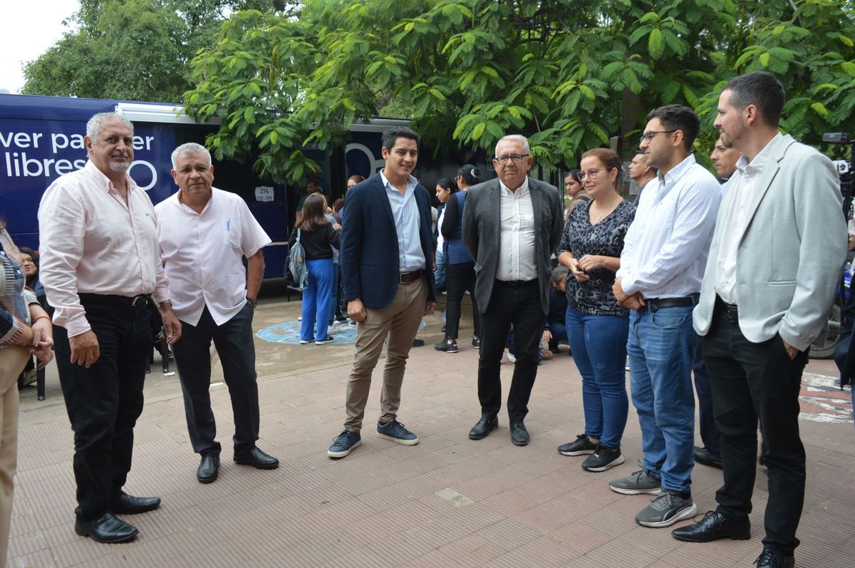 2.467 alumnos recibieron sus anteojos gratis 2.467 alumnos recibieron sus anteojos gratis