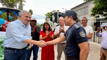 morales entrego una moto y alarma comunitaria para mejorar la seguridad en aguas calientes