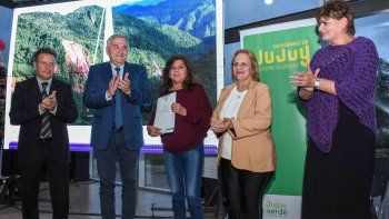 cuidado de bosques nativos: morales entrego 92 millones de pesos a 125 beneficiarios