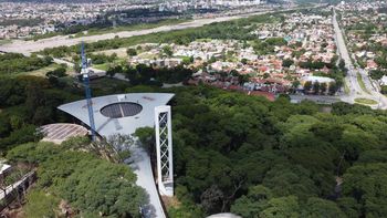 capacitacion en energias renovables: las obras del lola mora siguen ensenando