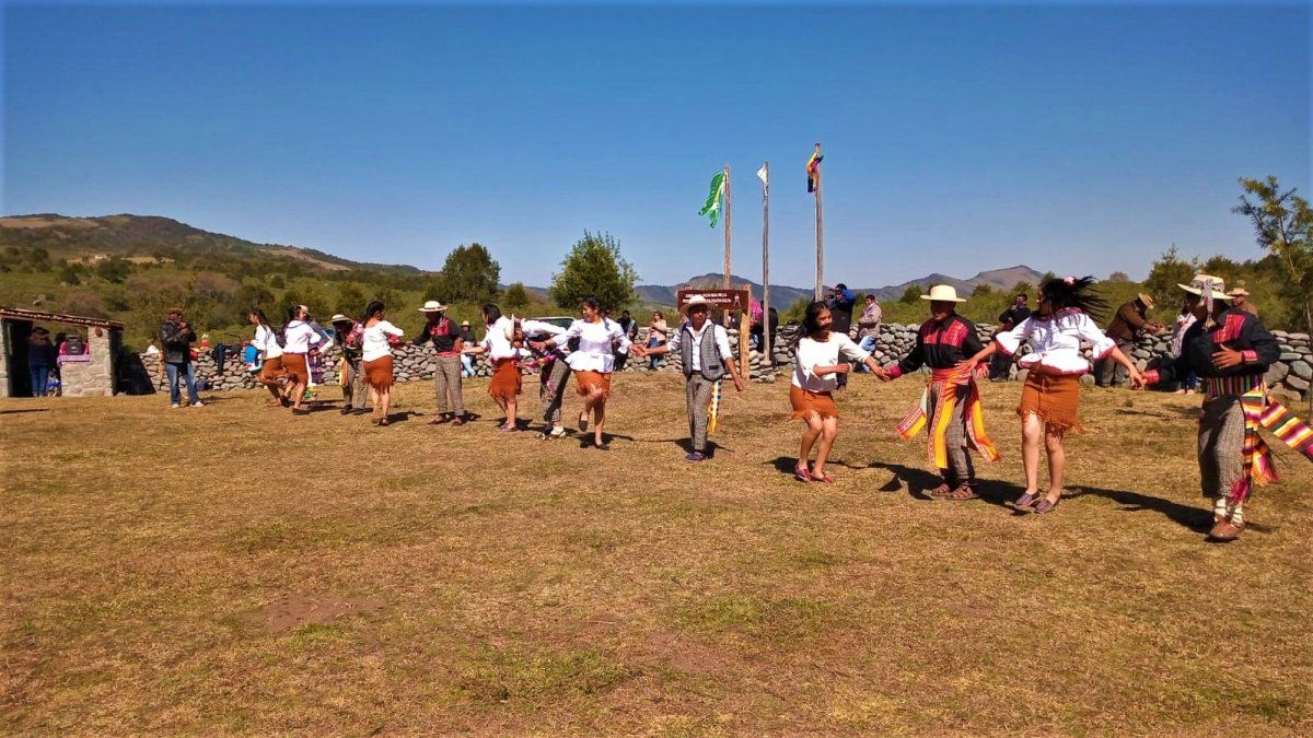El Club Joven Indígena de Laguna de Tesorero realizó la ceremonia a la Pachamama