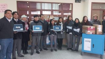 entrega de aulas digitales moviles en cada rincon de la provincia