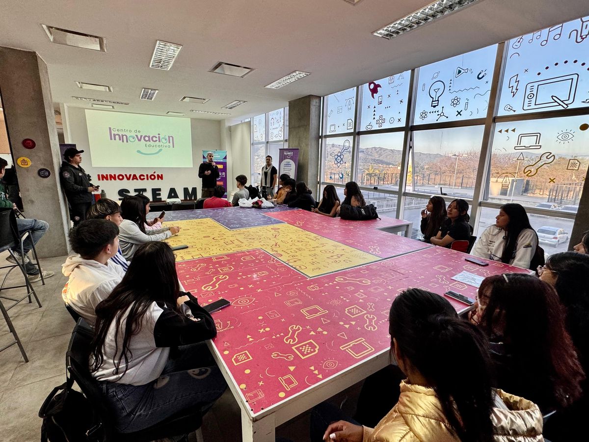 La Comisión Estudiantil se capacita para la promoción del buen trato en redes sociales