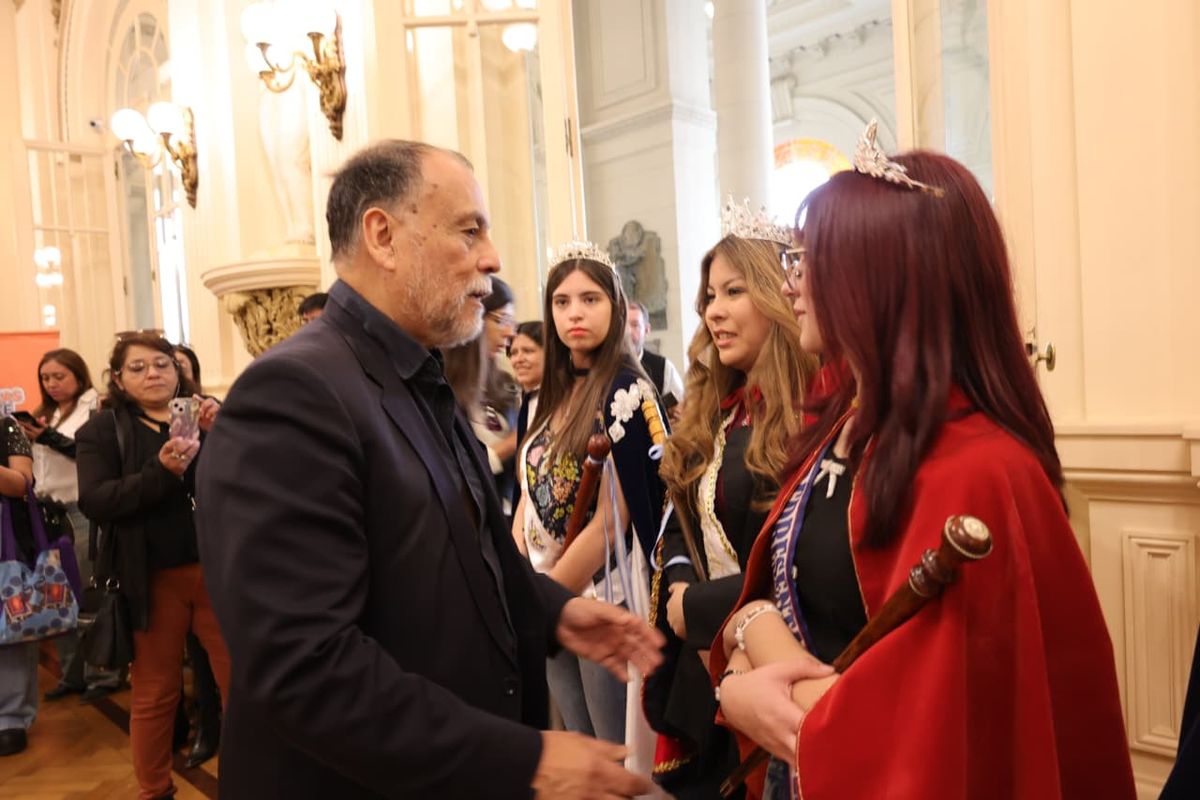 Representantes estudiantiles de El Carmen visitaron la Casa de Gobierno