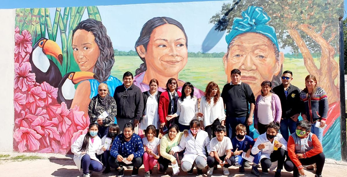 Inauguraron en Arrayanal mural referido a la solidaridad y la superación de la mujer