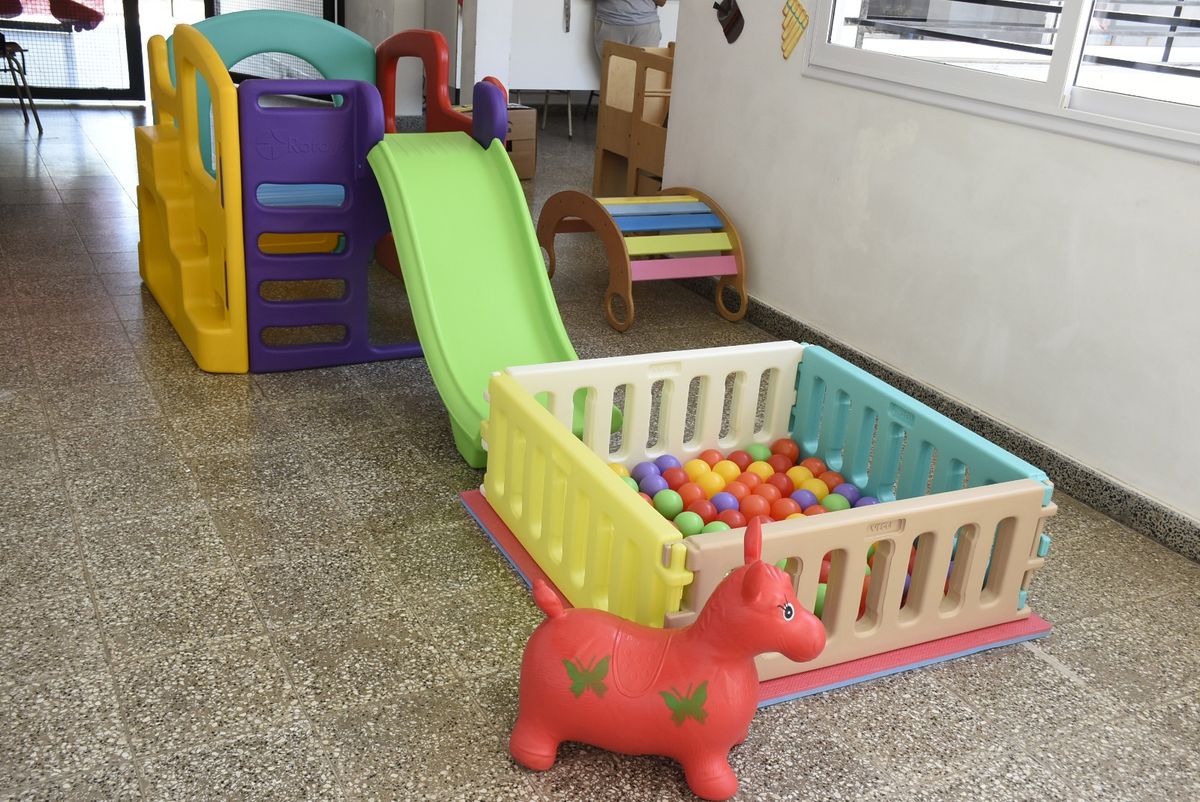 Avanza la entrega de juegos de parque en jardines maternales de Jujuy