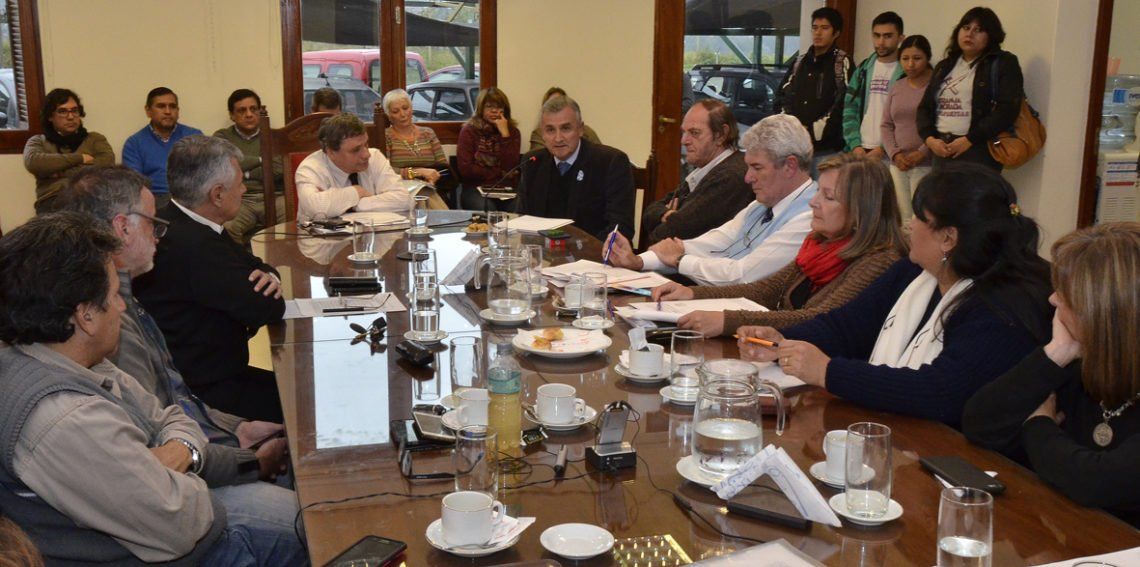 Morales presentó el proyecto del Instituto de Energías Renovables a la UNJu