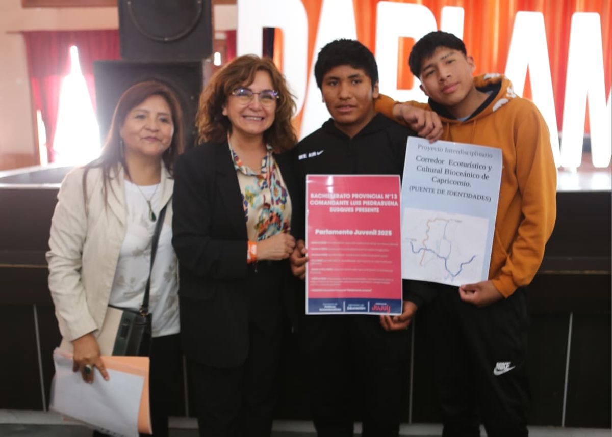 Jóvenes de toda la provincia participan del Parlamento Juvenil Jóvenes de toda la provincia participan del Parlamento Juvenil
