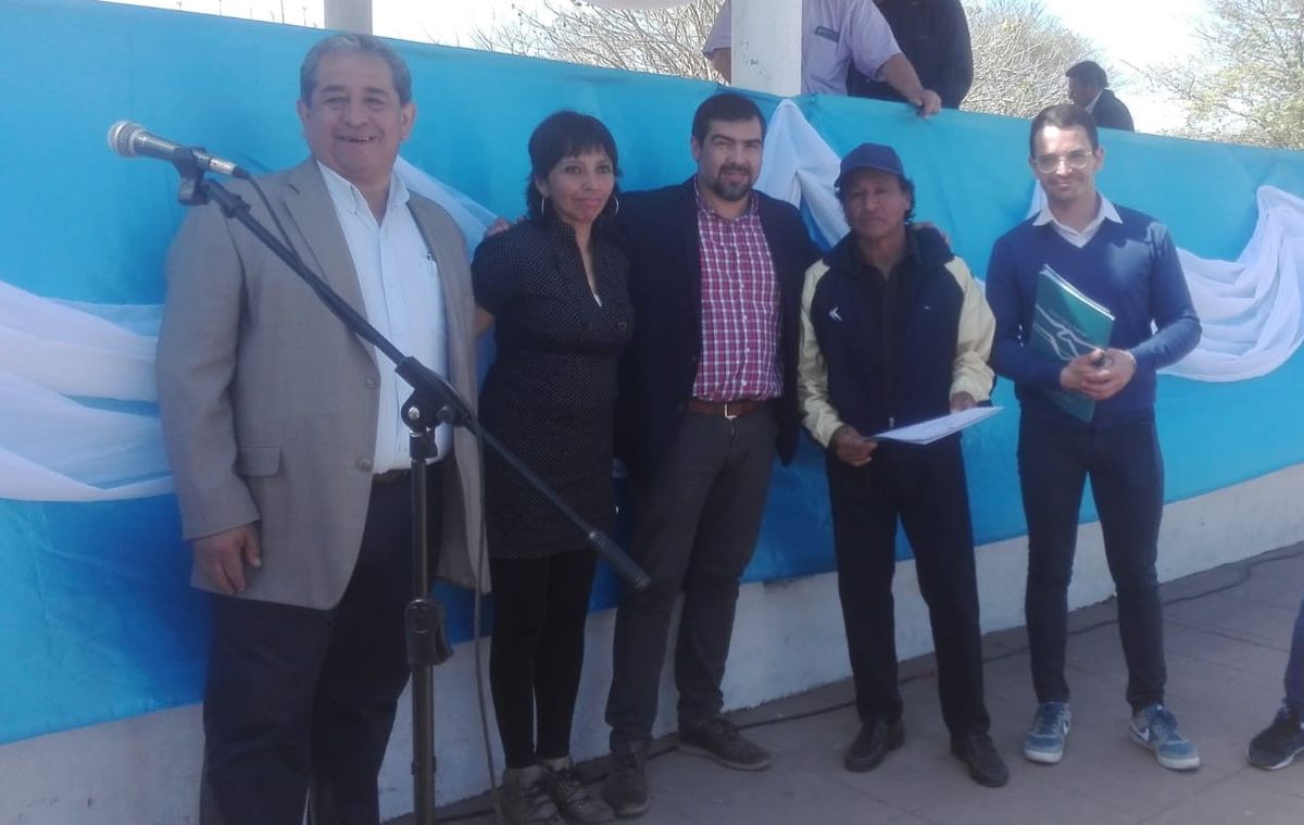 SECOTyV entregó escrituras y decretos de adjudicación a familias del sector de 35 hectáreas de la localidad de Vinalito