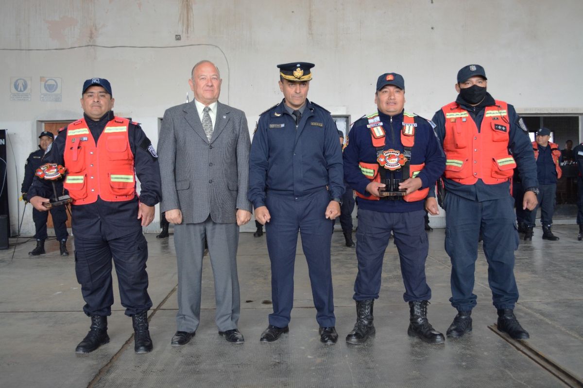 Las autoridades del Ministerio de Seguridad acompañaron al personal de Bomberos en acto por su Aniversario N° 11.