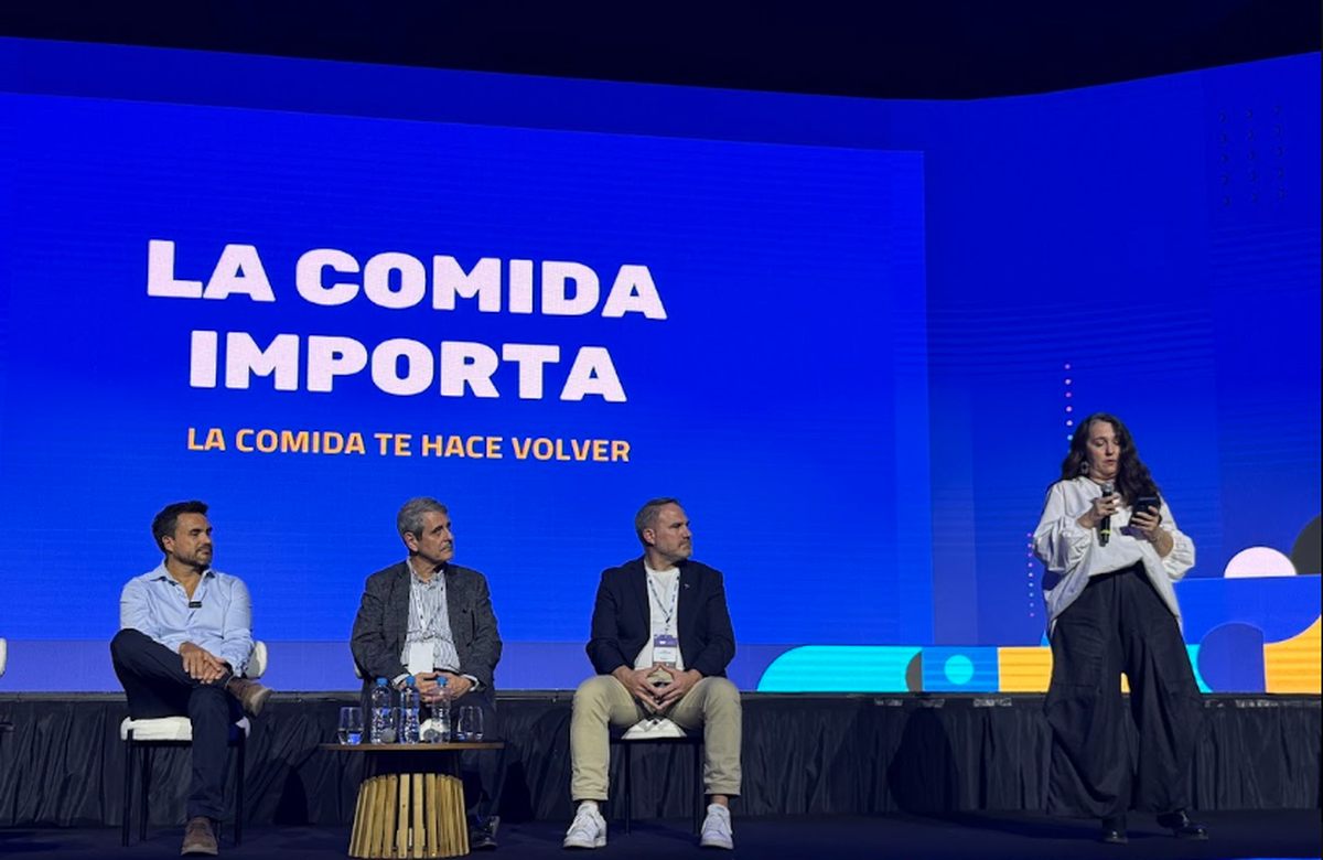 El panel sobre cocina jujeña reunió a funcionarios provinciales, especialistas internacionales y referentes del sector en el Auditorio Ángel Bustelo de Mendoza. El panel sobre cocina jujeña reunió a funcionarios provinciales, especialistas internacionales y referentes del sector en el Auditorio Ángel Bustelo de Mendoza.