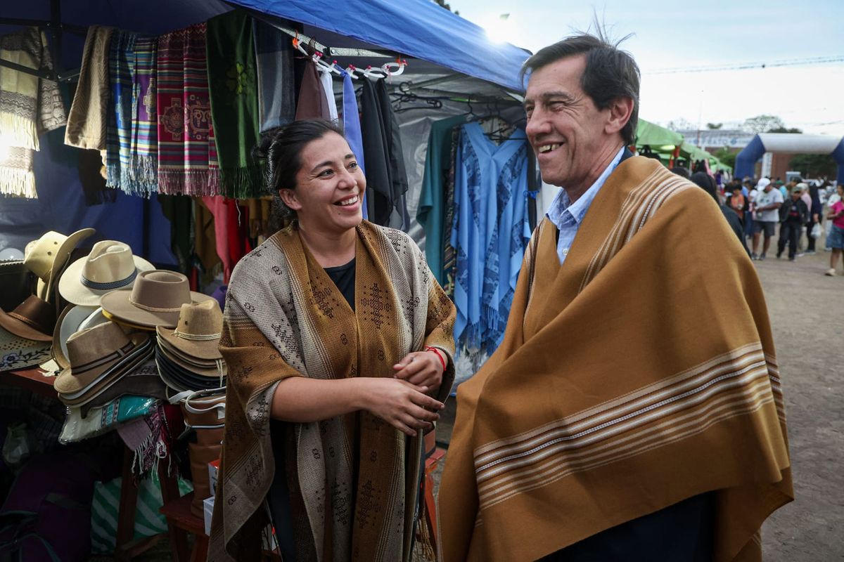 El Gobernador acompañó a los emprendedores de la Expo Raíces 2025