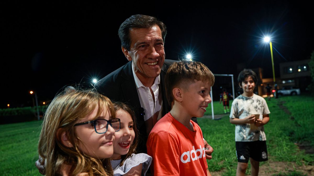 Sadir inauguró un sistema de iluminación led en espacios verdes de Higuerillas