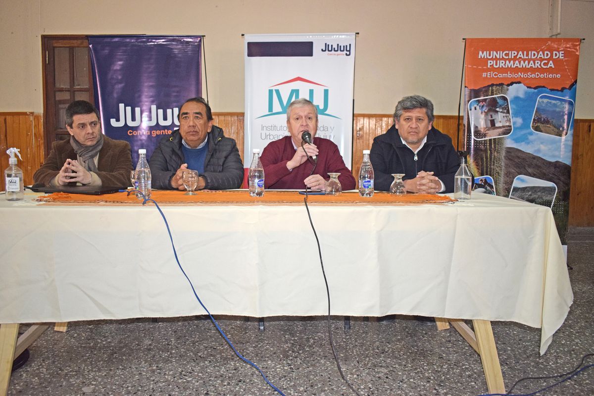 *Autoridades del IVUJ y de laMunicipalidad de Purmamarca realizaron la apertura del sorteo.