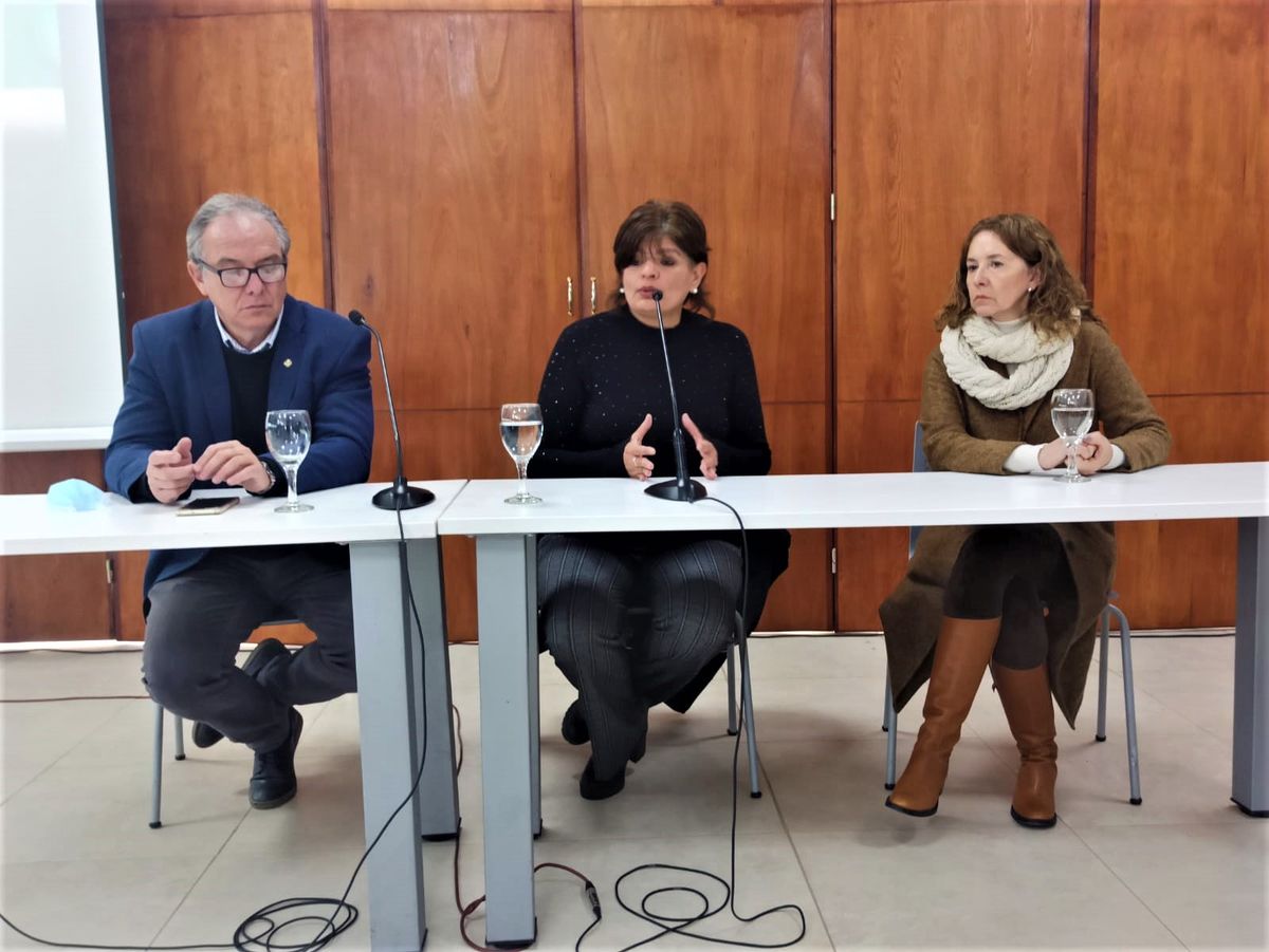 Ley Yolanda: la ministra Zigarán junto a Bovi de Educación y Stanic de Infraestructura