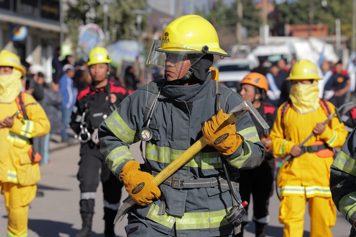 Jujuy conmemora el Día del Bombero Voluntario con un emotivo acto y el compromiso del gobernador Sadir por una ley provincial 2 3k4a6042jpg