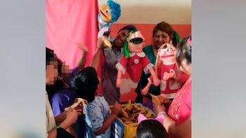 alimentacion saludable: ninas y ninos participaron de una obra de titeres