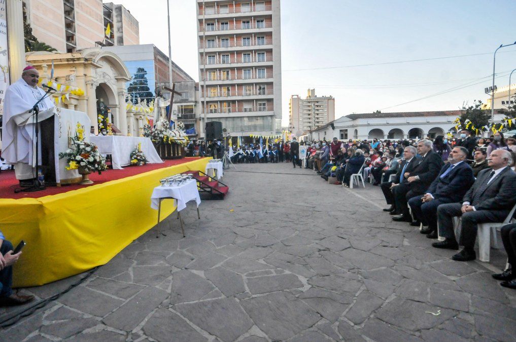 Multitudinaria presencia de feligreses en la fiesta religiosa del Santísimo Salvador