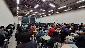 estudiantes de ingenieria participan de charla en cambio climatico y gestion de residuos