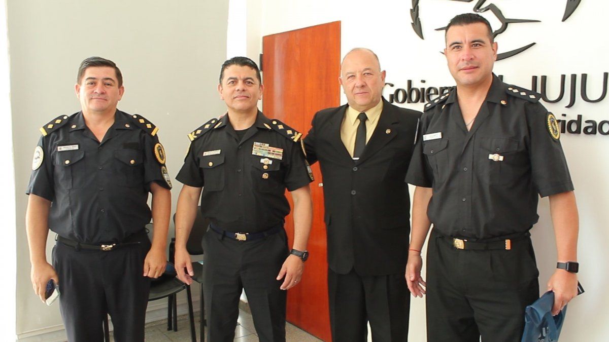 El Ministro junto a las autoridades de la Agencia Regional NOA y de la División Unidad Operativa Federal Jujuy. 