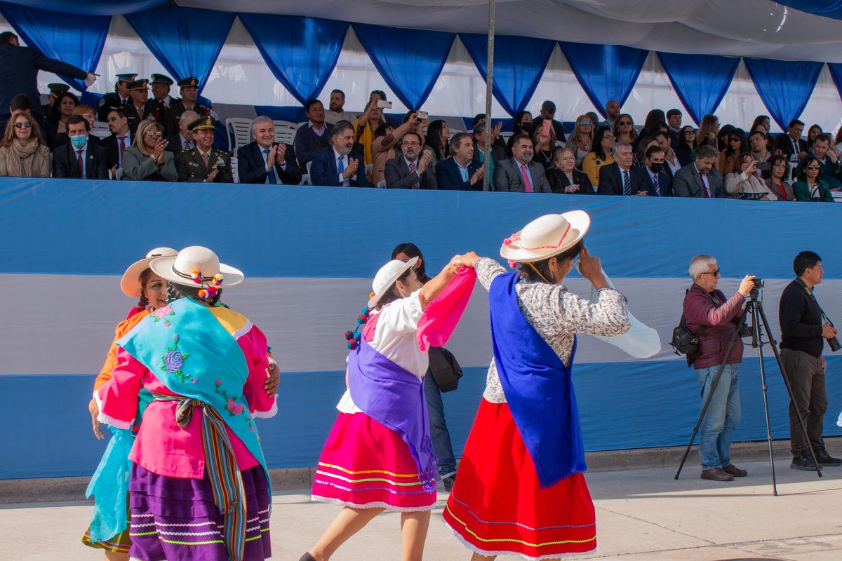 Morales participó del desfile conmemorativo en Ciudad Cultural