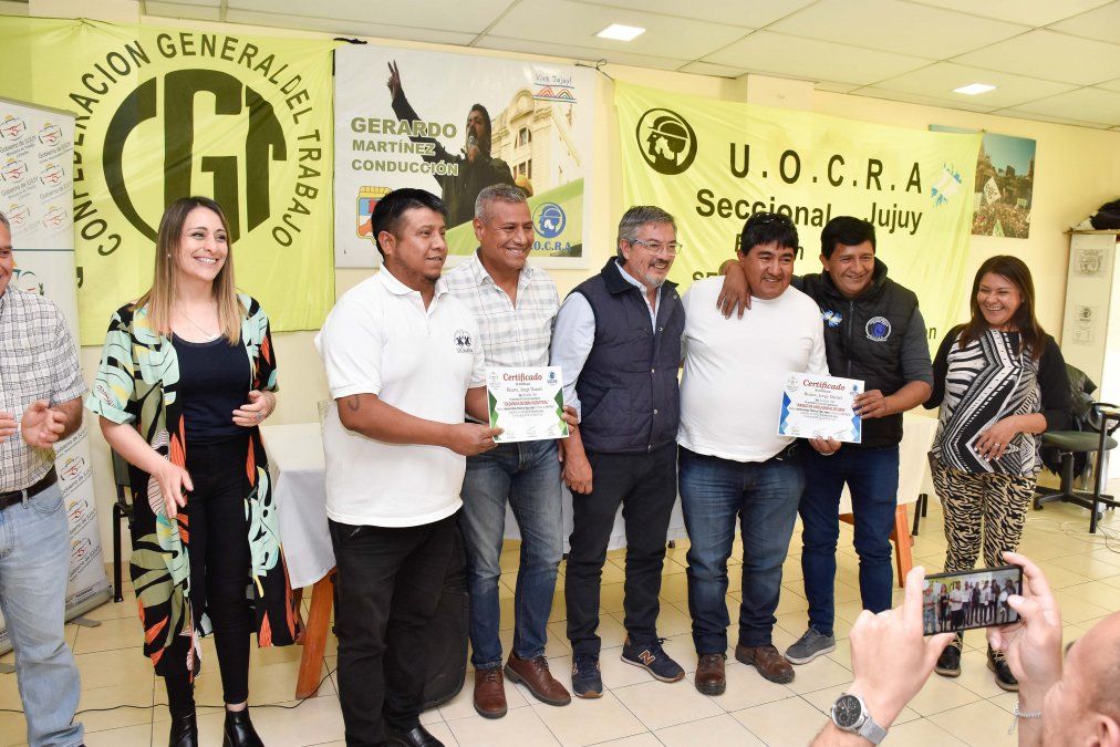 Trabajo y Empleo junto a UOCRA entregaron certificados por capacitación laboral