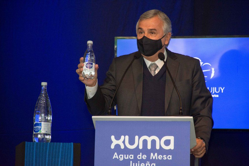 Morales inauguró la primera planta estatal embotelladora de agua de mesa