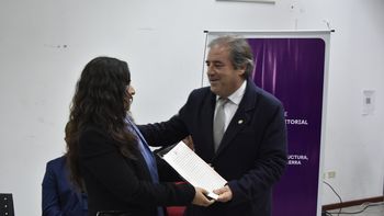 regularizacion de lotes: la provincia entrego escrituras