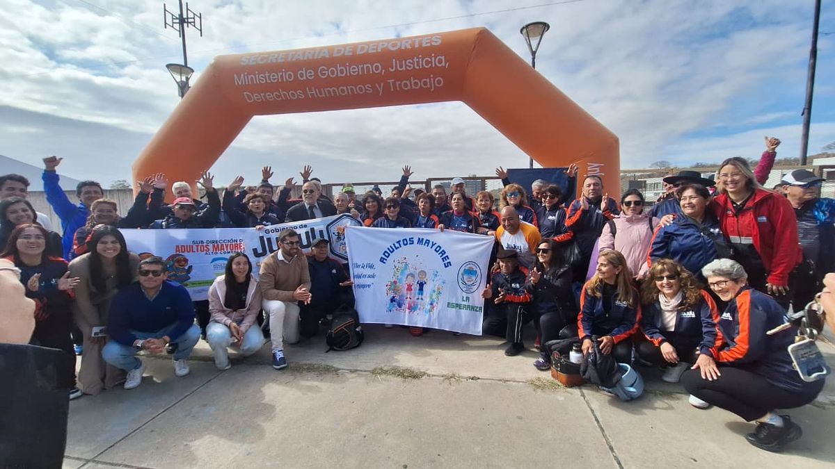 Partió a Salta la delegación jujeña de adultos mayores que competirá en los Juegos Evita