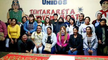 mujer territorio junto a las comunidades guaranies