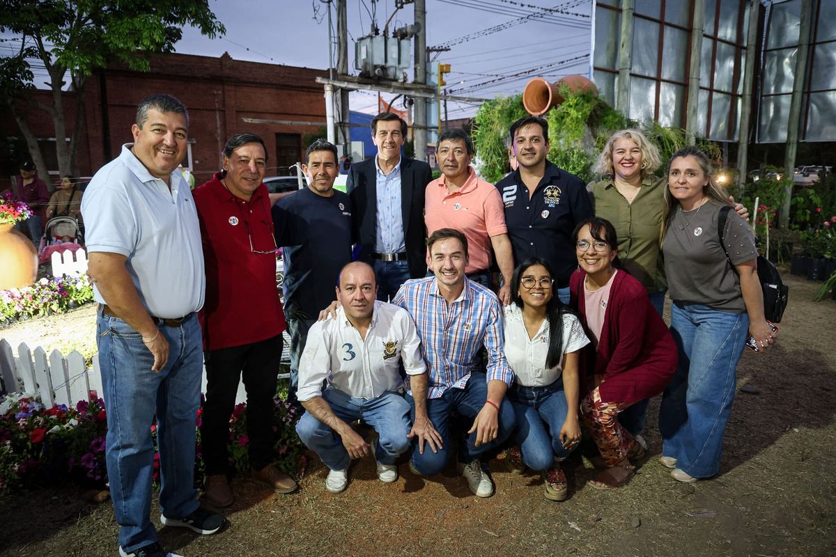 El Gobernador acompañó a los emprendedores de la Expo Raíces 2025