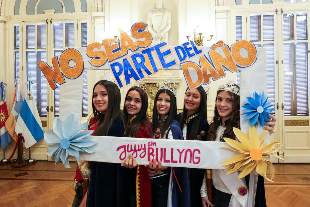 Representantes estudiantiles de El Carmen visitaron la Casa de Gobierno