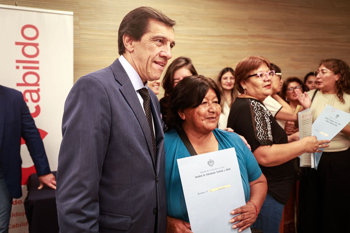 Entrega de escrituras: más de 50 familias ya son propietarias legítimas de sus lotes Entrega de escrituras: más de 50 familias ya son propietarias legítimas de sus lotes
