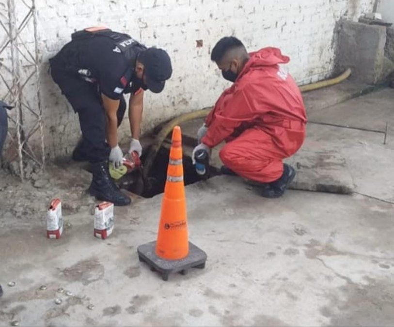 Destrucción de bebidas alcohólicas decomisadas en San Pedro de Jujuy