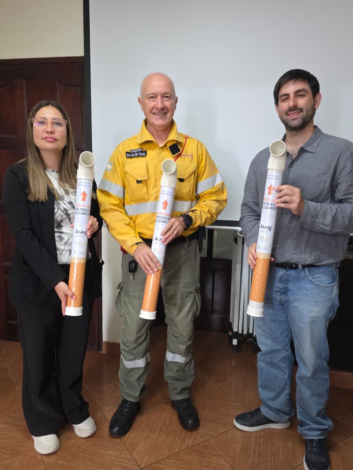 Ambiente entregó Puntos de Acopio para collillas de cigarrillos