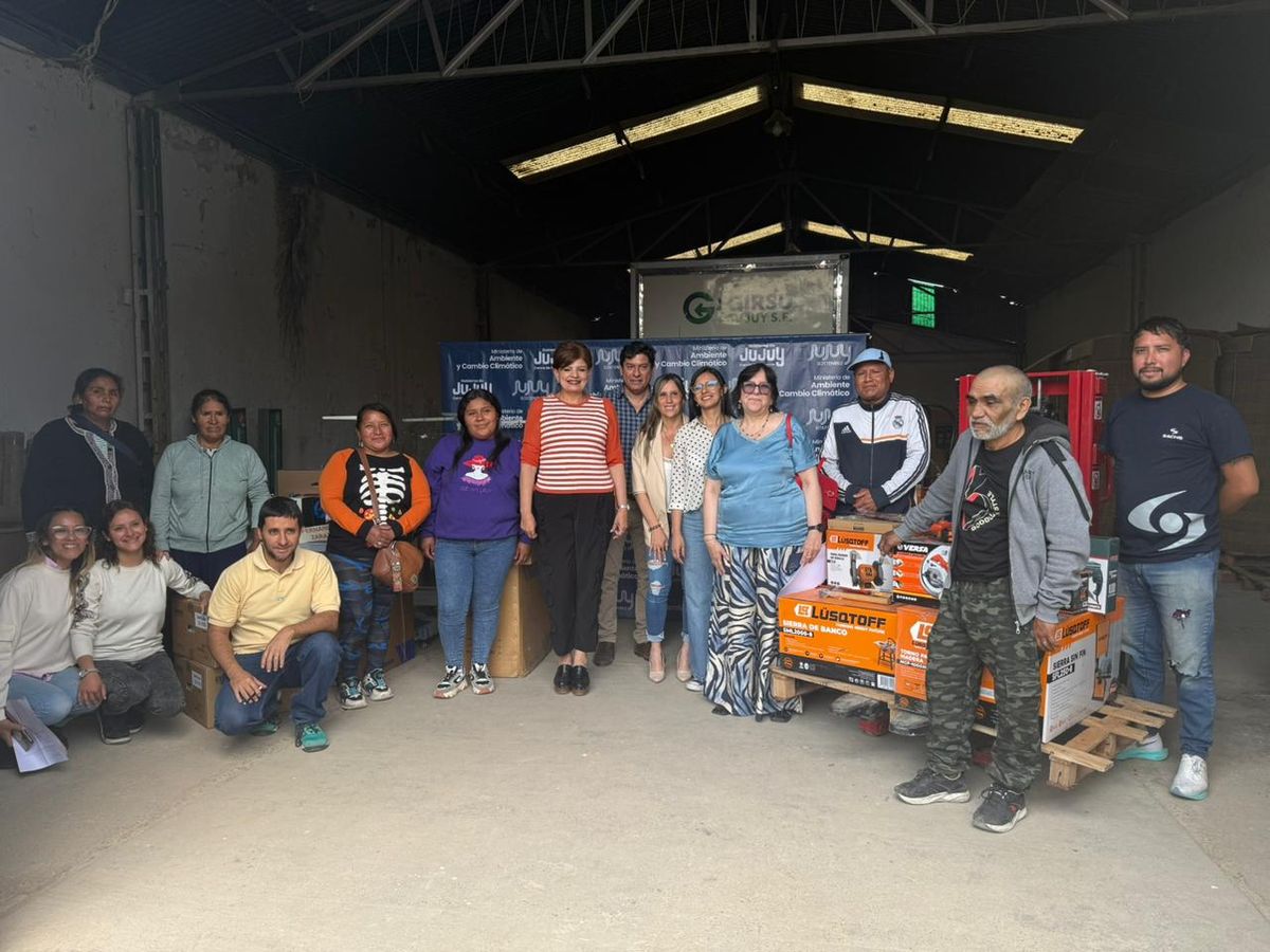 Ex recuperadores y recuperadoras reciben equipamiento para el desarrollo de emprendimientos sostenibles