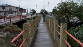 Imágenes de archivo: el sector donde se están ejecutando obras por un nuevo puente, sobre el A°Las Martas, en avenida Snopek.