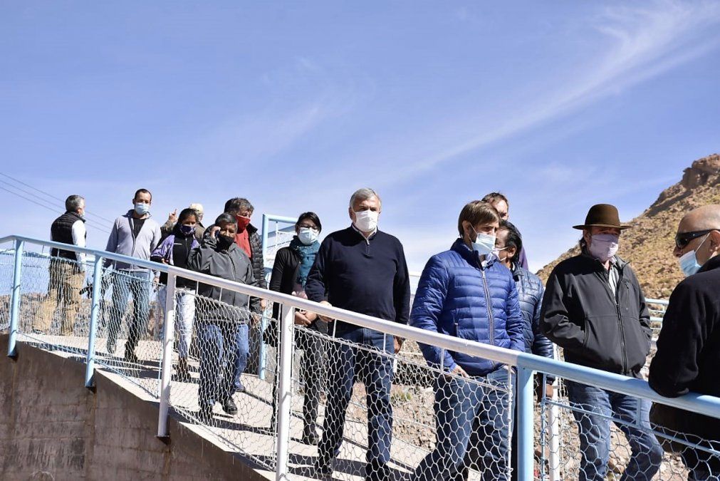 Obras de Vialidad: nueva pasarela sobre el río Susques