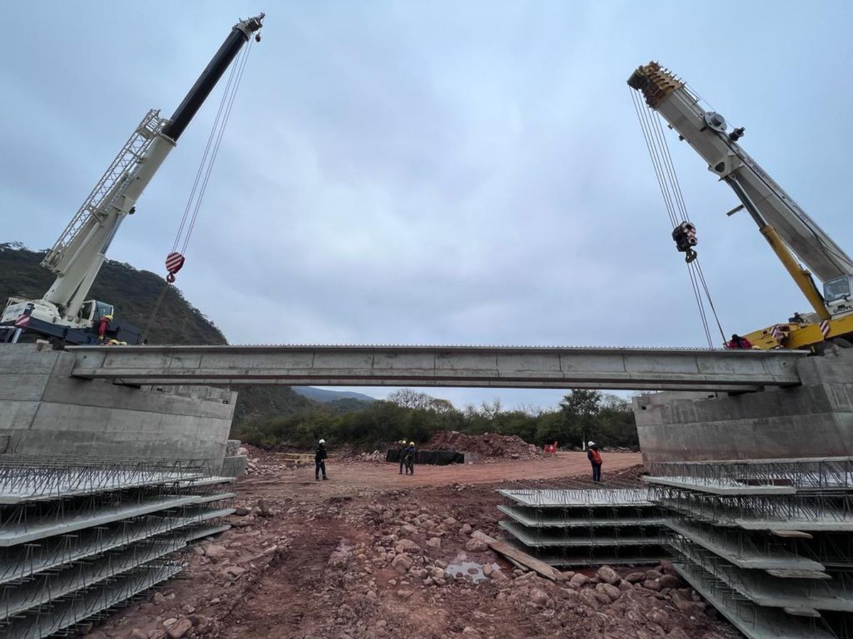 Las obras para puente sobre río El Molino