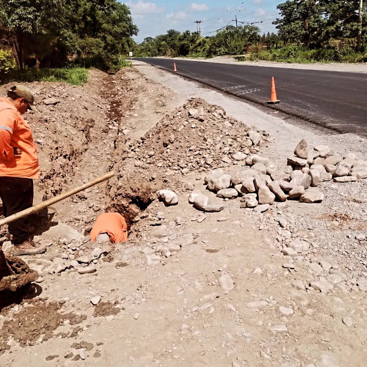 Obras de alcantarillas en RP 43, previas a la señalización y neutralización temporaria de trabajos debido a las lluvias.