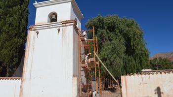 Comenzaron las obras de mantenimiento anual en la iglesia de Uquía