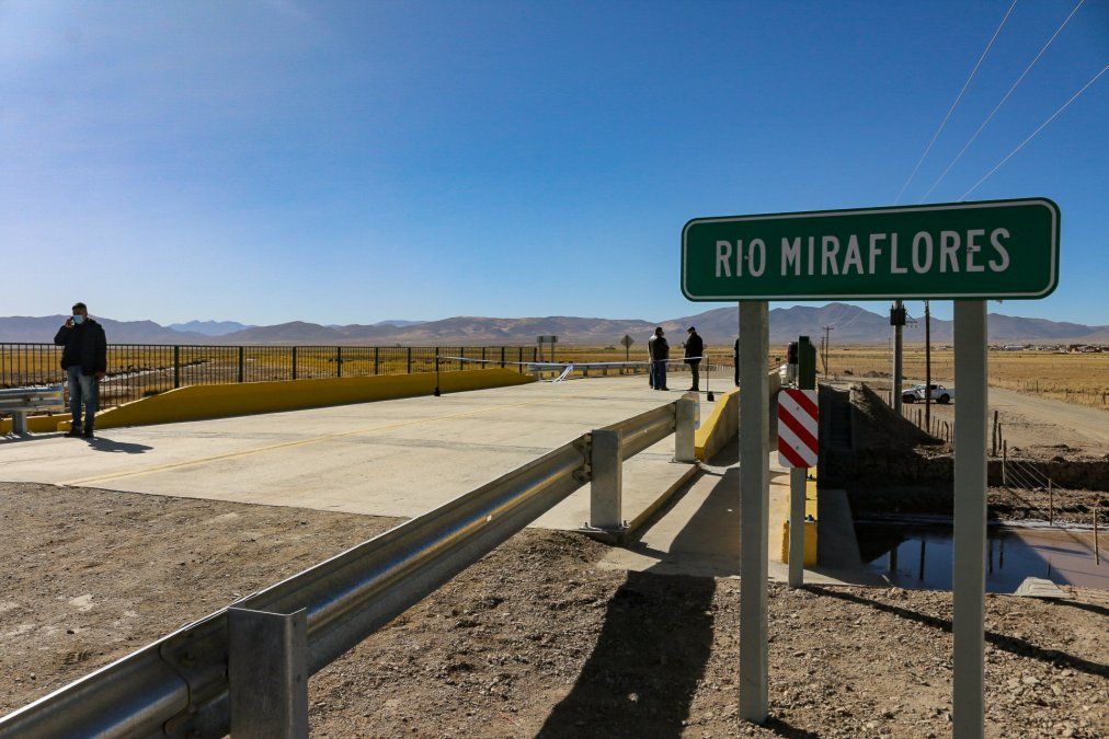 Morales inauguró un puente sobre el Río Miraflores