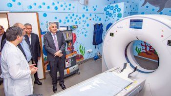 morales fortalece el sistema sanitario publico con un nuevo tomografo en el hospital materno infantil