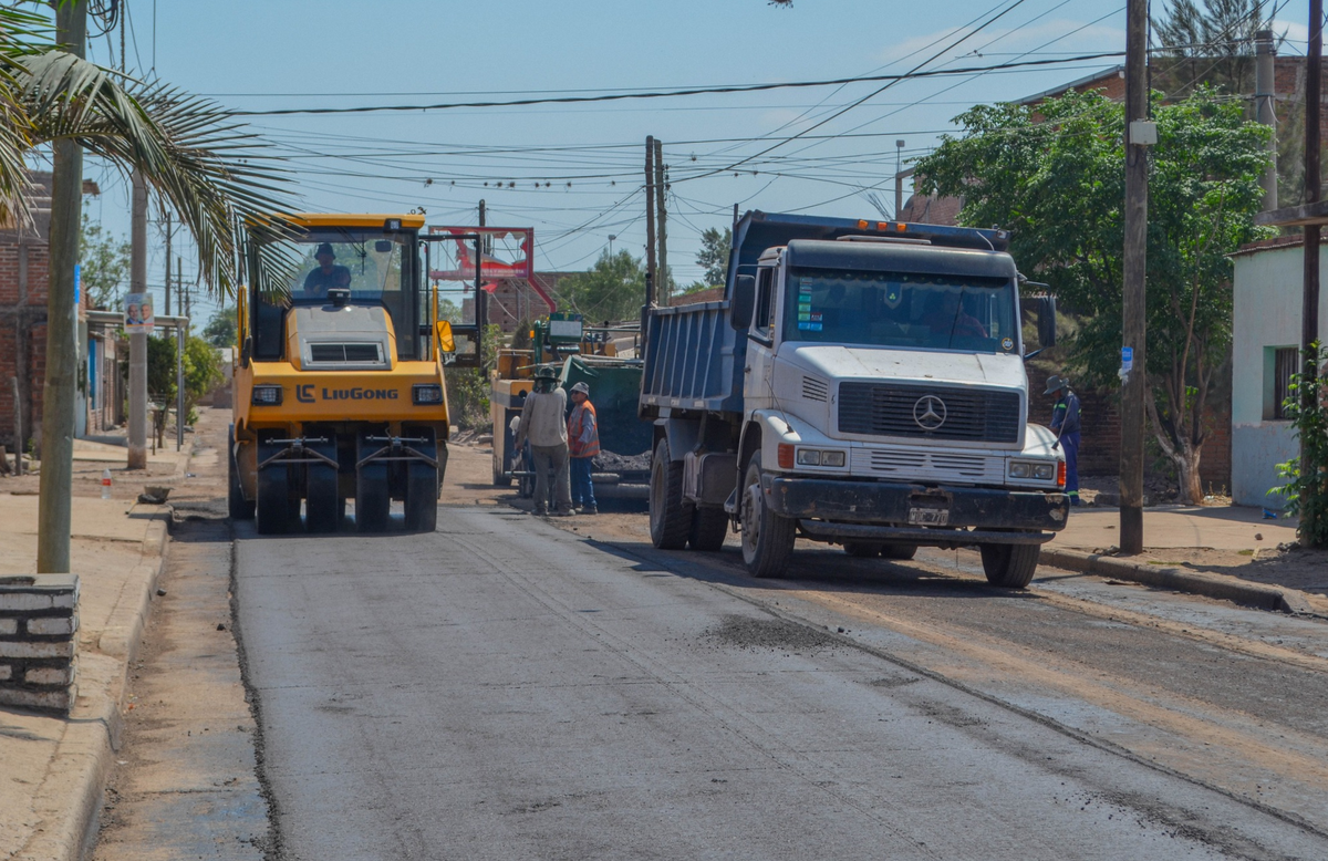 Avanzan obras de pavimentación de Pampa Blanca