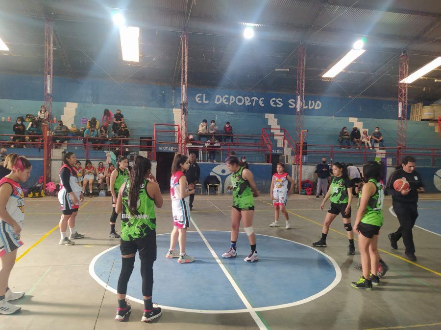 Se jugaron partidos de cuartos de final de básquet de la Copa Jujuy