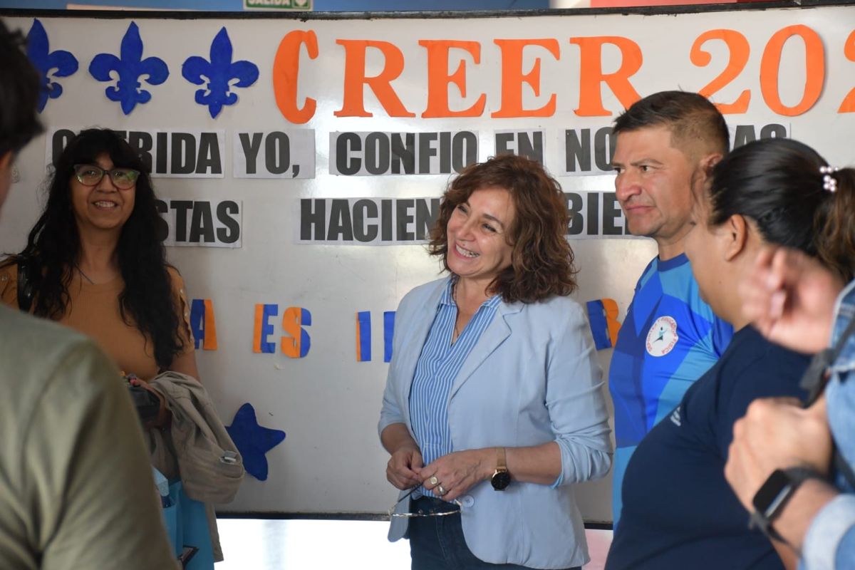 La ministra Serrano encabezó la segunda jornada de Escuelas Abiertas La ministra Serrano encabezó la segunda jornada de Escuelas Abiertas