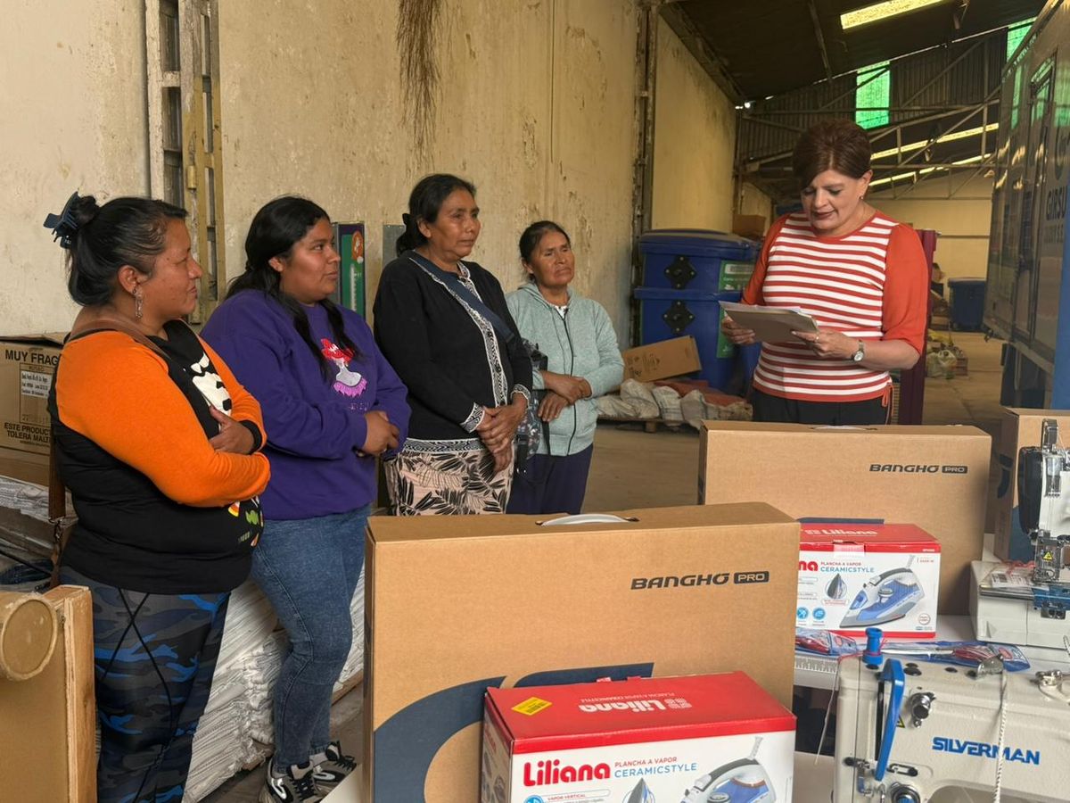 Ex recuperadores y recuperadoras reciben equipamiento para el desarrollo de emprendimientos sostenibles