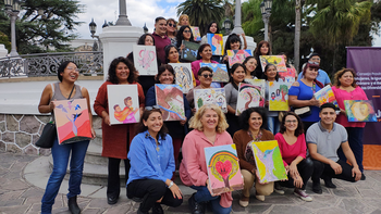 El arte de mujeres para mujeres y por mujeres: una forma de expresar experiencias en Plaza Belgrano