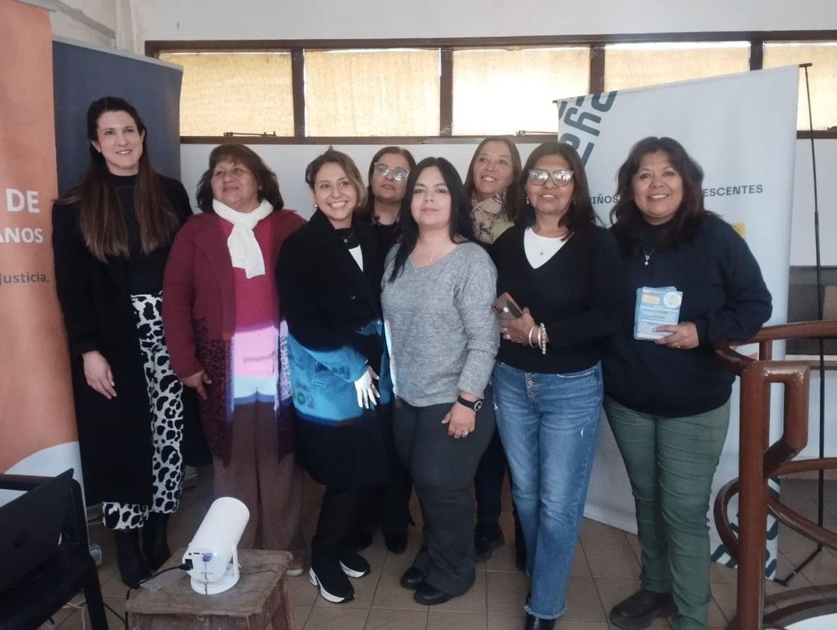 Difunden protocolos de actuación de la Línea 102 a personal de la Secretaría de Derechos