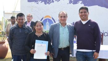 El gobierno de la Provincia entregó escrituras a los vecinos de Rodeito